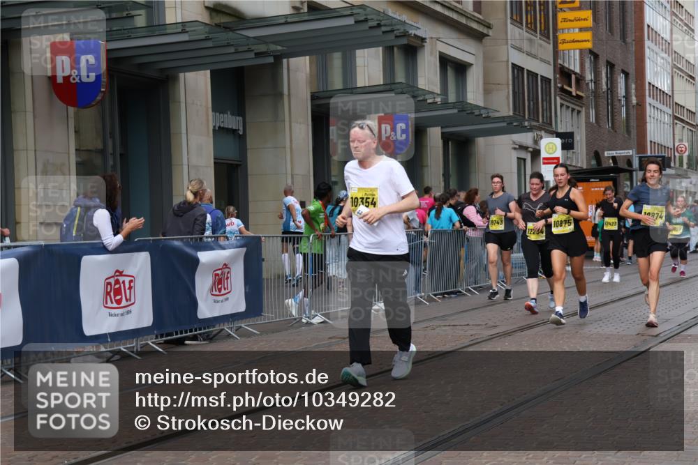 13.09.2026 - 21. swb-Marathon Bremen Strokosch-Dieckow http://msf.ph/oto/10349282 13.09.2026 11:12:27 Ziel 10354, 10483, 10743, 10874, 10875, 11090, 11657, 11671, 11832, 12234, 12423, 12497, 10213, 10406, 10414, 10909, 11052, 11633, 11716, 12012, 12327 meine-sportfotos.de