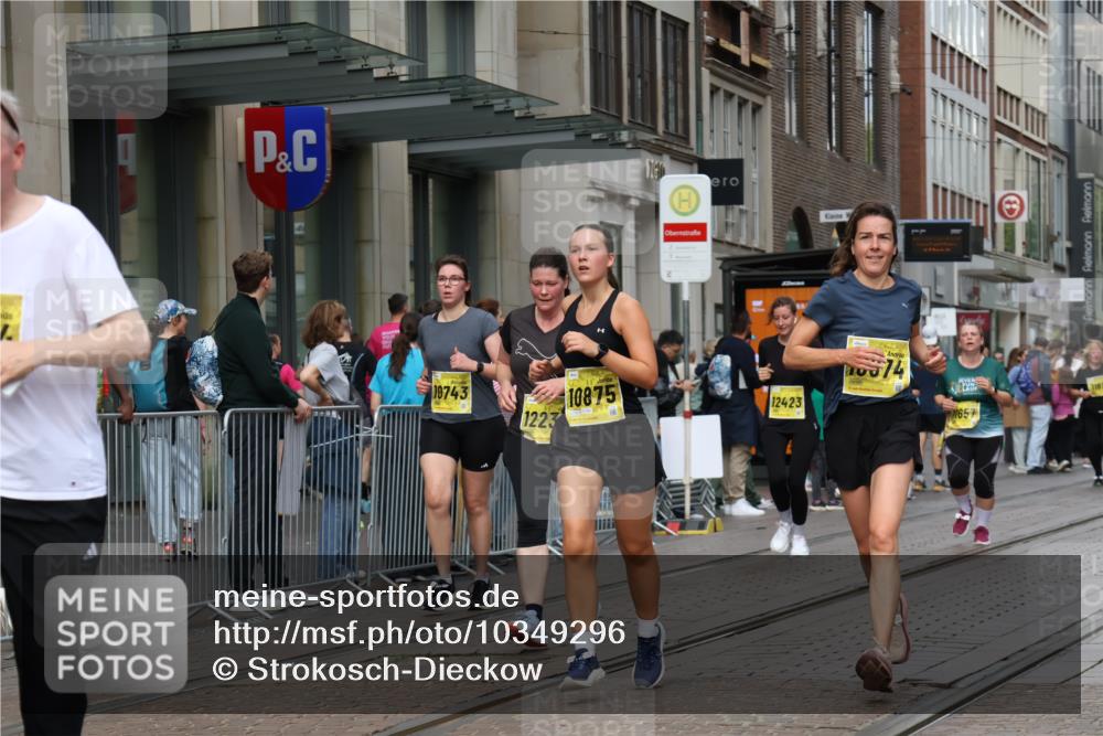 13.09.2026 - 21. swb-Marathon Bremen Strokosch-Dieckow http://msf.ph/oto/10349296 13.09.2026 11:12:27 Ziel 10354, 10483, 10743, 10874, 10875, 11090, 11657, 11671, 11832, 12234, 12423, 12497, 10213, 10406, 10414, 10909, 11052, 11633, 11716, 12012, 12327 meine-sportfotos.de