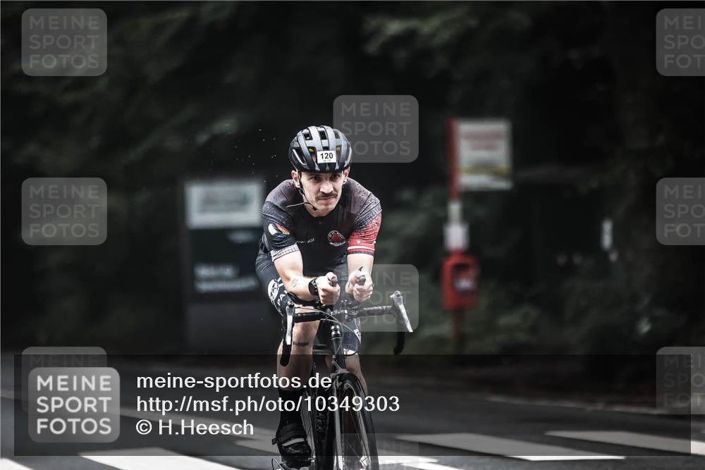 13.09.2026 - Stadtparktriathlon H.Heesch http://msf.ph/oto/10349303 13.09.2026 09:15:42 Radfahren 39, 117, 120 meine-sportfotos.de