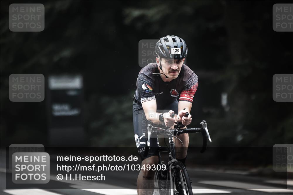 13.09.2026 - Stadtparktriathlon H.Heesch http://msf.ph/oto/10349309 13.09.2026 09:15:42 Radfahren 39, 117, 120 meine-sportfotos.de