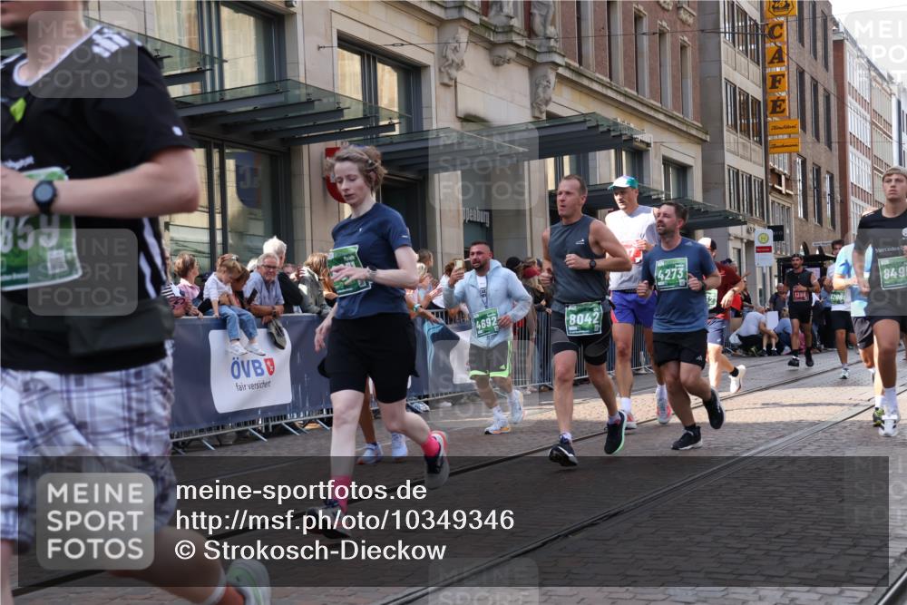 13.09.2026 - 21. swb-Marathon Bremen Strokosch-Dieckow http://msf.ph/oto/10349346 13.09.2026 13:31:15 Ziel 310, 922, 1600, 1627, 2602, 2707, 3115, 3152, 3239, 3343, 3392, 3579, 3858, 3859, 4164, 4258, 4273, 4692, 4889, 5375, 5426, 5504, 5765, 5979, 6039, 6062, 6100, 6147, 6193, 6213, 6581, 6602, 6968, 6971, 7001, 7032, 7260, 7608, 7941, 8042, 8166, 8205, 8206, 8239, 8339, 8364, 8495, 8522, 9033, 9155, 9293, 9568, 9903, 9914, 13066, 13151, 217, 1189, 1398, 1479, 2244, 2513, 2802, 2902, 3360, 3396, 3762, 3800, 4477, 6307, 7198, 7760, 7798, 8543 meine-sportfotos.de