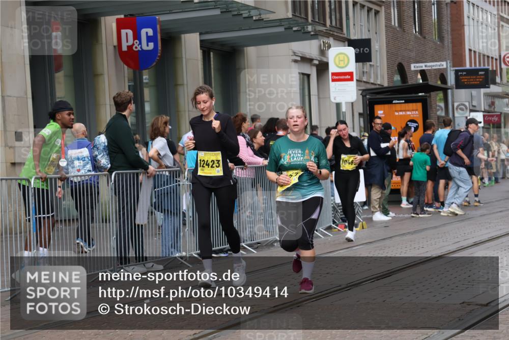 13.09.2026 - 21. swb-Marathon Bremen Strokosch-Dieckow http://msf.ph/oto/10349414 13.09.2026 11:12:31 Ziel 10354, 10483, 10743, 10874, 10875, 10893, 11606, 11627, 11657, 11671, 11832, 12050, 12060, 12234, 12423, 12497, 10213, 10406, 10414, 10874, 10875, 10909, 11052, 11090, 11633, 11716, 12327 meine-sportfotos.de