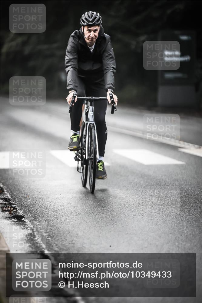 13.09.2026 - Stadtparktriathlon H.Heesch http://msf.ph/oto/10349433 13.09.2026 11:01:07 Radfahren 601, 622, 1797 meine-sportfotos.de