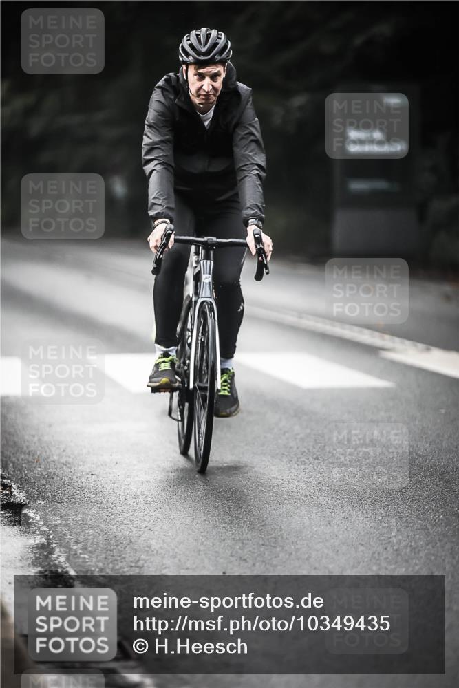 13.09.2026 - Stadtparktriathlon H.Heesch http://msf.ph/oto/10349435 13.09.2026 11:01:07 Radfahren 601, 622, 1797 meine-sportfotos.de