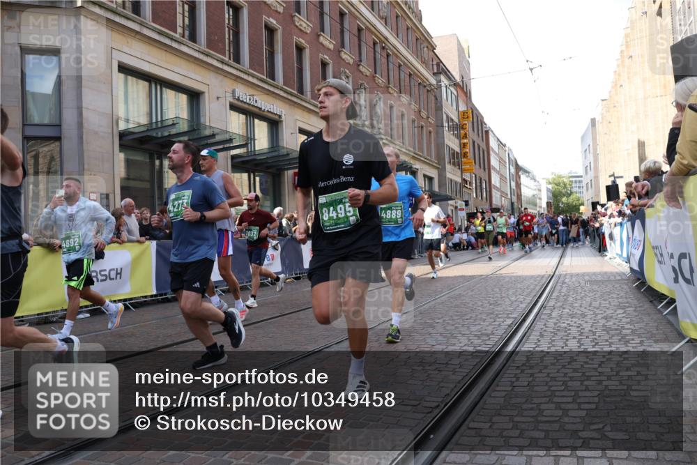 13.09.2026 - 21. swb-Marathon Bremen Strokosch-Dieckow http://msf.ph/oto/10349458 13.09.2026 13:31:18 Ziel 310, 922, 1600, 1627, 2602, 2707, 3115, 3152, 3239, 3244, 3278, 3343, 3392, 3579, 3858, 3859, 3989, 4164, 4258, 4273, 4692, 4889, 4998, 5158, 5363, 5375, 5426, 5504, 5899, 5979, 6039, 6062, 6100, 6147, 6193, 6213, 6354, 6581, 6602, 6968, 6971, 7001, 7032, 7260, 7608, 7941, 7964, 8042, 8078, 8166, 8205, 8206, 8239, 8339, 8364, 8495, 8522, 9033, 9155, 9293, 9568, 9903, 9914, 13151, 217, 1398, 1479, 1627, 2244, 2513, 2802, 2902, 3396, 3762, 3800, 4477, 6307, 7198, 7798, 8543 meine-sportfotos.de