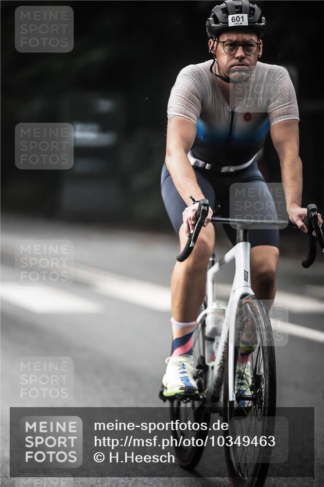 13.09.2026 - Stadtparktriathlon H.Heesch http://msf.ph/oto/10349463 13.09.2026 11:01:09 Radfahren 594, 601, 1797 meine-sportfotos.de