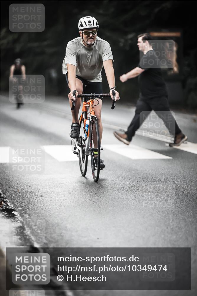 13.09.2026 - Stadtparktriathlon H.Heesch http://msf.ph/oto/10349474 13.09.2026 11:01:14 Radfahren 594, 601, 676, 1798 meine-sportfotos.de