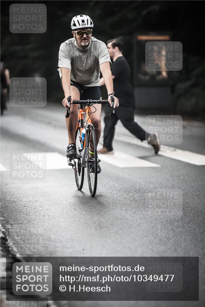 13.09.2026 - Stadtparktriathlon H.Heesch http://msf.ph/oto/10349477 13.09.2026 11:01:14 Radfahren 594, 601, 676, 1798 meine-sportfotos.de