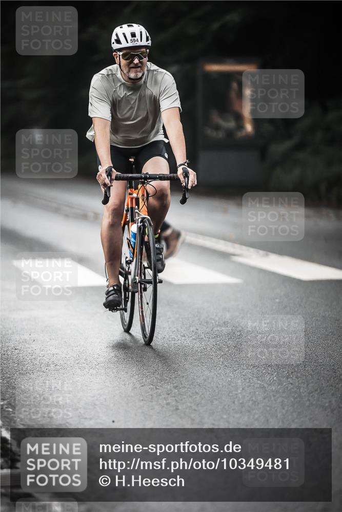 13.09.2026 - Stadtparktriathlon H.Heesch http://msf.ph/oto/10349481 13.09.2026 11:01:15 Radfahren 594, 676, 1798 meine-sportfotos.de