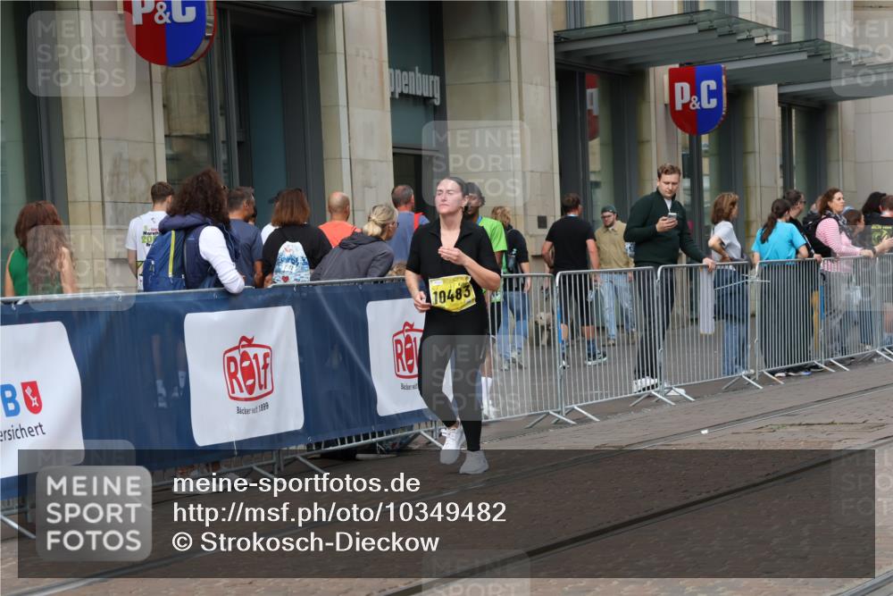 13.09.2026 - 21. swb-Marathon Bremen Strokosch-Dieckow http://msf.ph/oto/10349482 13.09.2026 11:12:37 Ziel 10483, 10804, 10893, 11357, 11606, 11627, 11657, 11671, 11832, 12050, 12060, 12393, 12418, 12423, 10213, 10354, 10406, 10414, 10743, 10874, 10875, 10909, 11090, 11657, 11716, 12234, 12327, 12497 meine-sportfotos.de