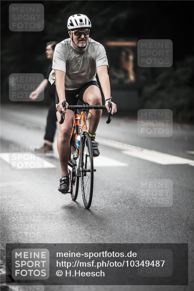 13.09.2026 - Stadtparktriathlon H.Heesch http://msf.ph/oto/10349487 13.09.2026 11:01:15 Radfahren 594, 676, 1798 meine-sportfotos.de