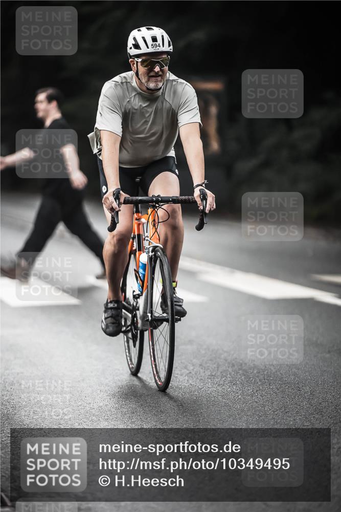13.09.2026 - Stadtparktriathlon H.Heesch http://msf.ph/oto/10349495 13.09.2026 11:01:15 Radfahren 594, 676, 1798 meine-sportfotos.de