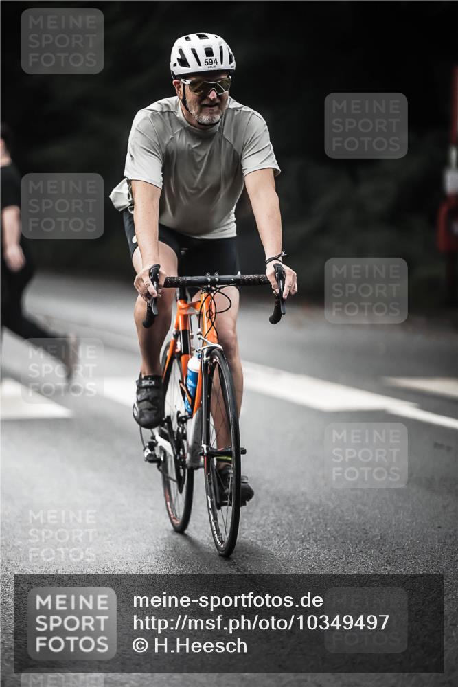 13.09.2026 - Stadtparktriathlon H.Heesch http://msf.ph/oto/10349497 13.09.2026 11:01:15 Radfahren 594, 676, 1798 meine-sportfotos.de