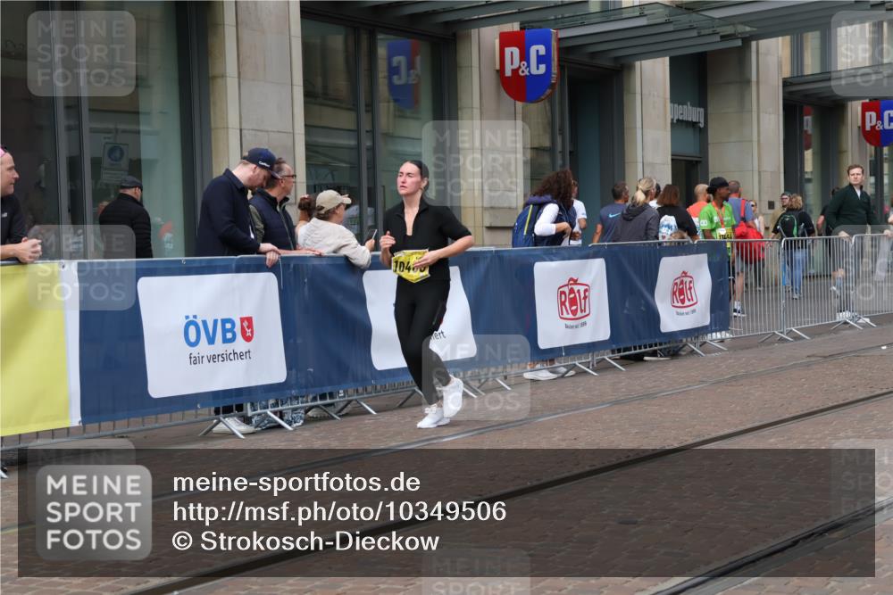 13.09.2026 - 21. swb-Marathon Bremen Strokosch-Dieckow http://msf.ph/oto/10349506 13.09.2026 11:12:39 Ziel 10483, 10804, 10893, 11357, 11606, 11627, 11671, 11832, 12050, 12060, 12393, 12418, 12423, 10213, 10354, 10406, 10414, 10743, 10874, 10875, 10909, 11090, 11657, 11716, 12234, 12327, 12497 meine-sportfotos.de