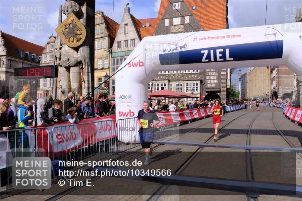 13.09.2026 - 21. swb-Marathon Bremen Tim E. http://msf.ph/oto/10349566 13.09.2026 11:23:31 Ziel 10349, 10754, 10925 meine-sportfotos.de
