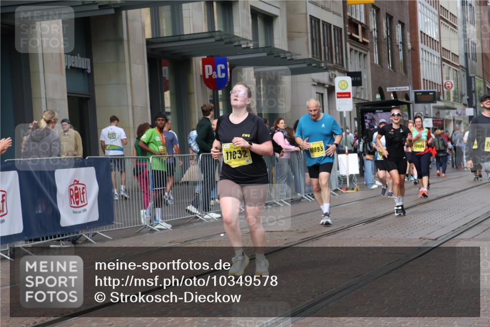 13.09.2026 - 21. swb-Marathon Bremen Strokosch-Dieckow http://msf.ph/oto/10349578 13.09.2026 11:12:44 Ziel 10483, 10804, 10893, 11048, 11357, 11606, 11627, 11671, 11832, 12050, 12060, 12393, 12418, 10354, 10406, 10743, 10874, 10875, 10909, 11090, 11657, 11716, 12234, 12327, 12423, 12497 meine-sportfotos.de