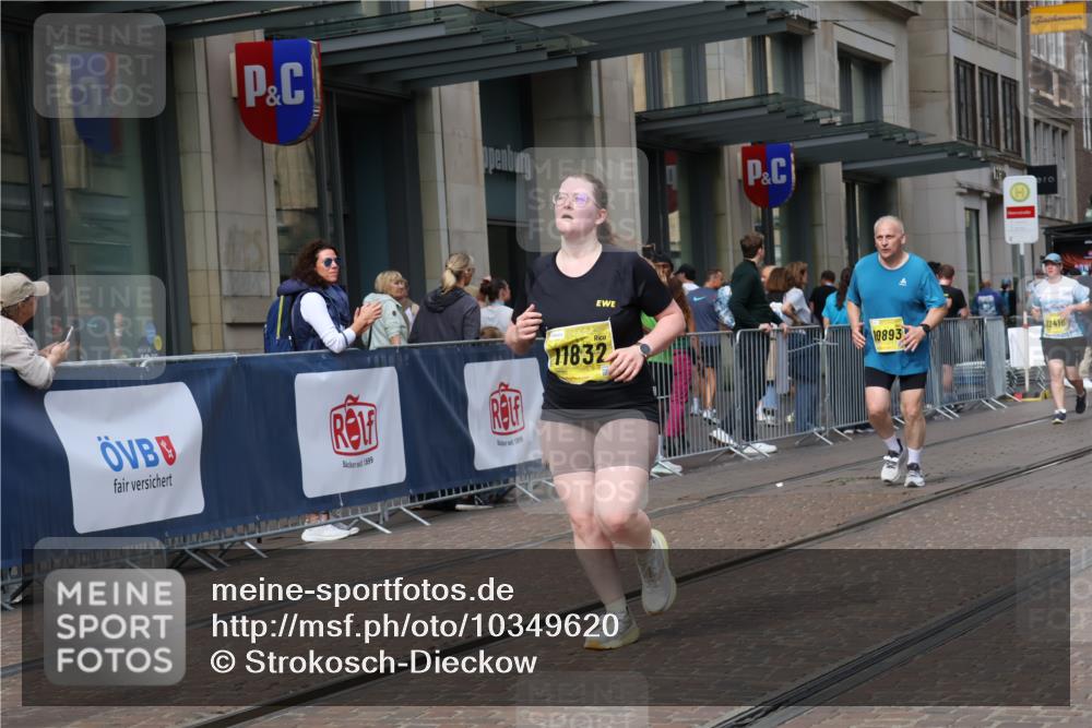 13.09.2026 - 21. swb-Marathon Bremen Strokosch-Dieckow http://msf.ph/oto/10349620 13.09.2026 11:12:45 Ziel 10483, 10804, 10893, 11048, 11357, 11606, 11627, 11671, 11832, 12050, 12060, 12393, 12418, 10354, 10743, 10874, 10875, 10909, 11090, 11657, 12234, 12327, 12423, 12497 meine-sportfotos.de