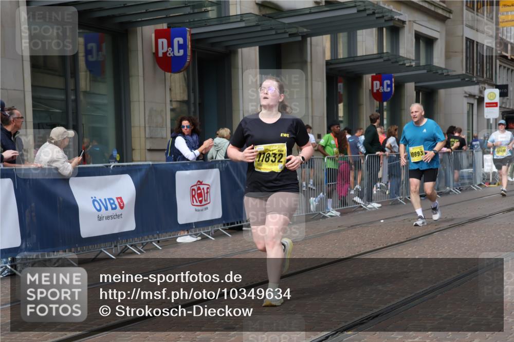 13.09.2026 - 21. swb-Marathon Bremen Strokosch-Dieckow http://msf.ph/oto/10349634 13.09.2026 11:12:46 Ziel 10483, 10804, 10893, 11048, 11357, 11606, 11627, 11671, 11832, 12050, 12060, 12393, 12418, 10354, 10483, 10743, 10874, 10875, 10909, 11090, 11657, 12234, 12423, 12497 meine-sportfotos.de
