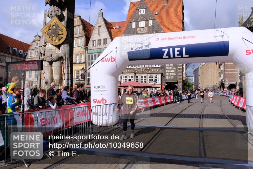 13.09.2026 - 21. swb-Marathon Bremen Tim E. http://msf.ph/oto/10349658 13.09.2026 11:23:37 Ziel 10349, 10754, 10925, 11266, 11663, 12340 meine-sportfotos.de