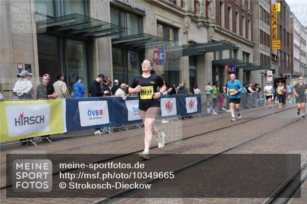 13.09.2026 - 21. swb-Marathon Bremen Strokosch-Dieckow http://msf.ph/oto/10349665 13.09.2026 11:12:46 Ziel 10483, 10804, 10893, 11048, 11357, 11606, 11627, 11671, 11832, 12050, 12060, 12393, 12418, 10354, 10483, 10743, 10874, 10875, 10909, 11090, 11657, 12234, 12423, 12497 meine-sportfotos.de