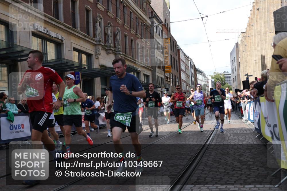 13.09.2026 - 21. swb-Marathon Bremen Strokosch-Dieckow http://msf.ph/oto/10349667 13.09.2026 13:31:24 Ziel 310, 578, 846, 922, 1600, 3115, 3205, 3239, 3244, 3278, 3858, 3859, 3989, 4030, 4164, 4258, 4273, 4692, 4889, 4998, 5158, 5325, 5363, 5426, 5899, 6039, 6062, 6100, 6193, 6213, 6354, 6581, 6602, 6971, 7032, 7242, 7260, 7608, 7790, 7941, 7964, 8042, 8078, 8166, 8205, 8206, 8239, 8247, 8364, 8495, 8522, 9016, 9033, 9155, 9188, 9293, 9568, 9785, 9903, 9914, 13151, 13231, 217, 922, 1398, 1627, 2244, 2513, 2602, 2707, 2802, 3152, 3343, 3392, 3396, 3579, 3762, 3800, 4477 meine-sportfotos.de