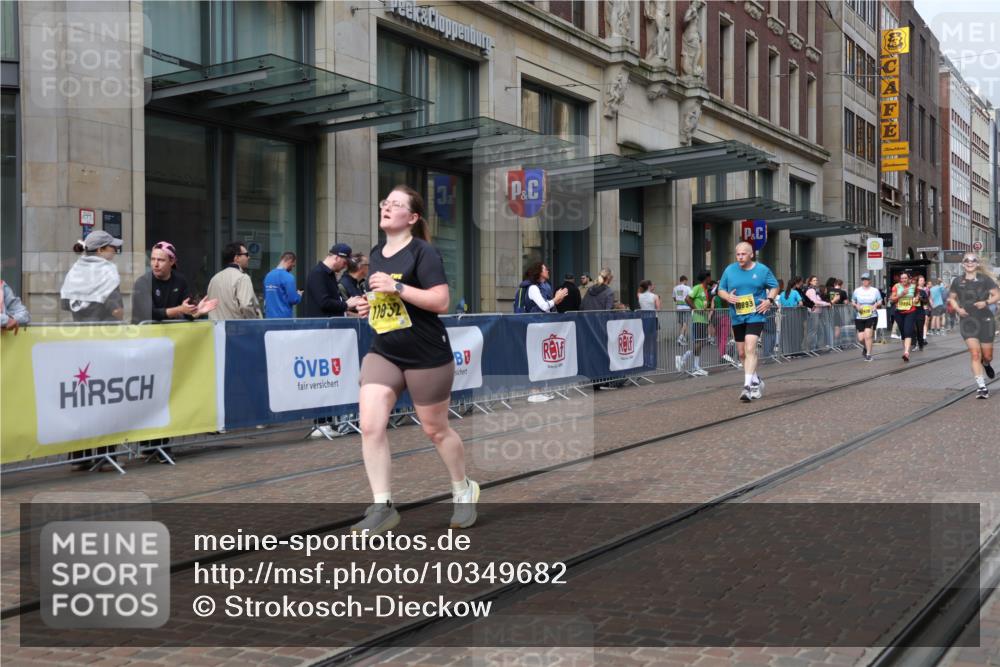 13.09.2026 - 21. swb-Marathon Bremen Strokosch-Dieckow http://msf.ph/oto/10349682 13.09.2026 11:12:46 Ziel 10483, 10804, 10893, 11048, 11357, 11606, 11627, 11671, 11832, 12050, 12060, 12393, 12418, 10354, 10483, 10743, 10874, 10875, 10909, 11090, 11657, 12234, 12423, 12497 meine-sportfotos.de