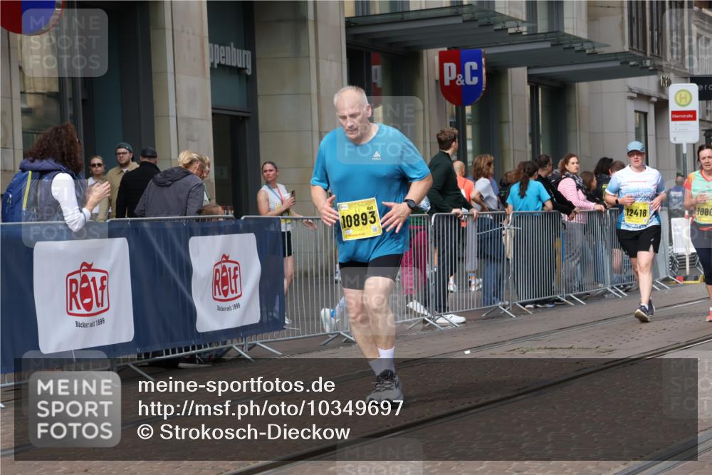 13.09.2026 - 21. swb-Marathon Bremen Strokosch-Dieckow http://msf.ph/oto/10349697 13.09.2026 11:12:47 Ziel 10804, 10893, 11048, 11357, 11606, 11627, 11671, 11832, 12050, 12060, 12393, 12418, 10354, 10483, 10743, 10874, 10875, 10909, 11090, 11657, 12234, 12423, 12497 meine-sportfotos.de