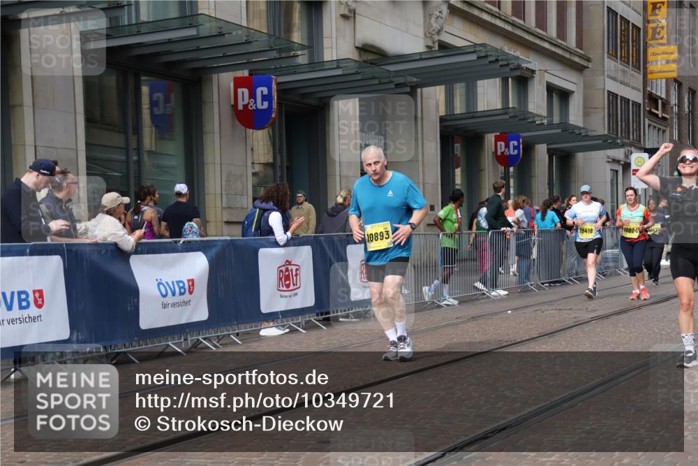 13.09.2026 - 21. swb-Marathon Bremen Strokosch-Dieckow http://msf.ph/oto/10349721 13.09.2026 11:12:48 Ziel 10804, 10893, 11048, 11357, 11606, 11627, 11671, 11832, 12050, 12060, 12393, 12418, 10354, 10483, 10743, 10874, 10875, 10909, 11090, 11657, 12234, 12423, 12497 meine-sportfotos.de