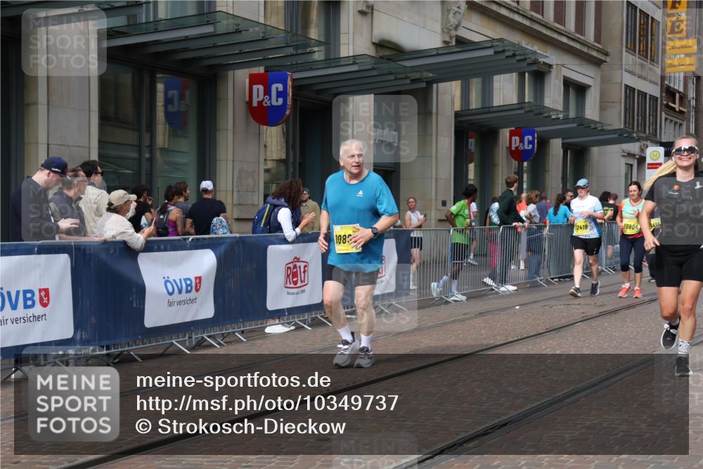 13.09.2026 - 21. swb-Marathon Bremen Strokosch-Dieckow http://msf.ph/oto/10349737 13.09.2026 11:12:48 Ziel 10804, 10893, 11048, 11357, 11606, 11627, 11671, 11832, 12050, 12060, 12393, 12418, 10354, 10483, 10743, 10874, 10875, 10909, 11090, 11657, 12234, 12423, 12497 meine-sportfotos.de