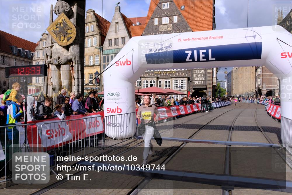 13.09.2026 - 21. swb-Marathon Bremen Tim E. http://msf.ph/oto/10349744 13.09.2026 11:23:50 Ziel 11266, 11663, 12340, 12440 meine-sportfotos.de