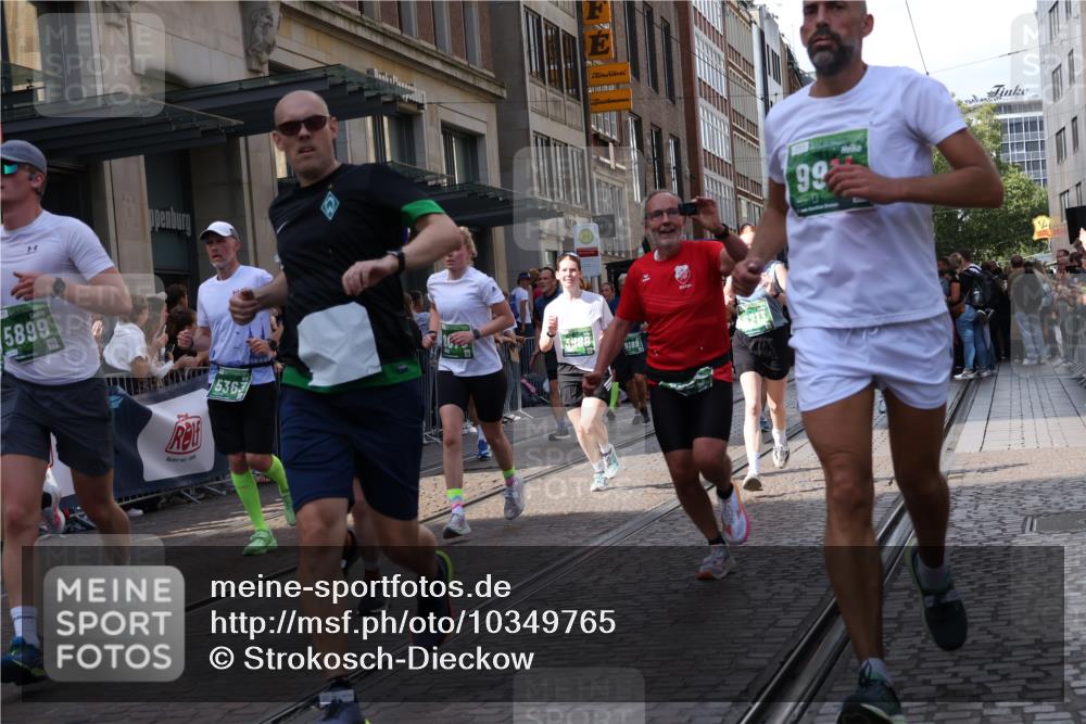13.09.2026 - 21. swb-Marathon Bremen Strokosch-Dieckow http://msf.ph/oto/10349765 13.09.2026 13:31:27 Ziel 310, 578, 846, 1600, 3115, 3205, 3239, 3244, 3278, 3858, 3859, 3989, 4030, 4164, 4273, 4692, 4889, 4998, 5158, 5325, 5363, 5426, 5899, 6039, 6062, 6100, 6193, 6213, 6354, 6581, 6602, 7032, 7242, 7260, 7608, 7790, 7941, 7964, 8042, 8048, 8078, 8166, 8205, 8206, 8247, 8364, 8495, 8522, 8970, 9016, 9033, 9188, 9293, 9568, 9785, 9903, 9914, 13151, 13231, 217, 922, 1398, 1600, 1627, 2244, 2513, 2602, 2707, 3152, 3343, 3392, 3396, 3579, 3762, 3859, 4258, 4477 meine-sportfotos.de