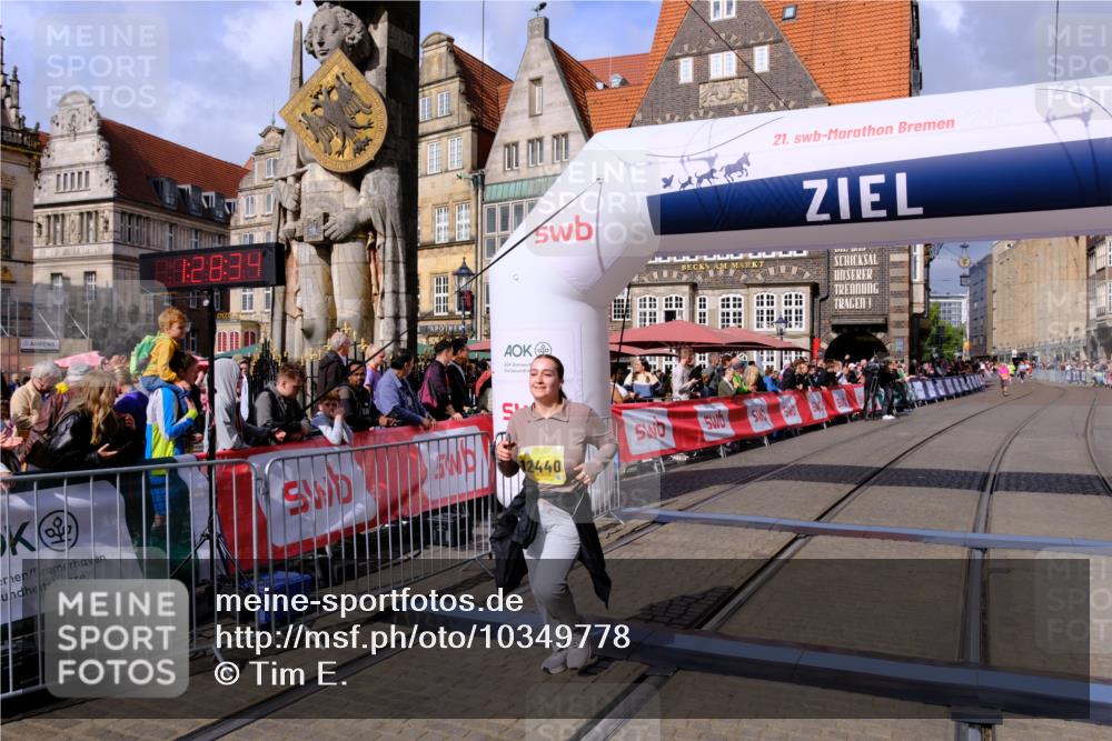13.09.2026 - 21. swb-Marathon Bremen Tim E. http://msf.ph/oto/10349778 13.09.2026 11:23:50 Ziel 11266, 11663, 12340, 12440 meine-sportfotos.de