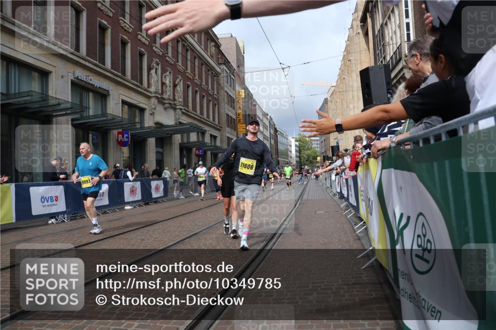 13.09.2026 - 21. swb-Marathon Bremen Strokosch-Dieckow http://msf.ph/oto/10349785 13.09.2026 11:12:49 Ziel 10804, 10893, 11048, 11357, 11606, 11627, 11671, 11832, 12050, 12060, 12393, 12418, 10354, 10483, 10743, 10874, 10875, 10909, 11090, 11657, 11671, 11832, 12234, 12423, 12497 meine-sportfotos.de