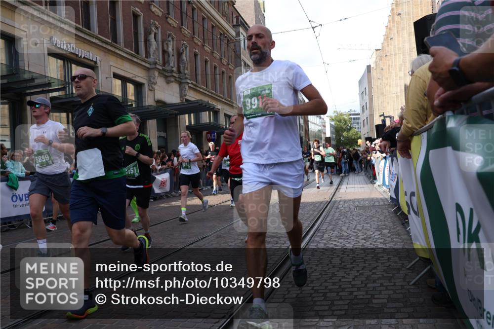 13.09.2026 - 21. swb-Marathon Bremen Strokosch-Dieckow http://msf.ph/oto/10349798 13.09.2026 13:31:28 Ziel 310, 578, 846, 3115, 3205, 3239, 3244, 3278, 3858, 3989, 4030, 4164, 4273, 4692, 4889, 4998, 5158, 5325, 5363, 5426, 5899, 6039, 6062, 6100, 6193, 6213, 6354, 6581, 6602, 7032, 7242, 7260, 7608, 7790, 7941, 7964, 8042, 8048, 8078, 8166, 8205, 8206, 8247, 8364, 8495, 8522, 8970, 9016, 9033, 9188, 9293, 9568, 9785, 9903, 9914, 13151, 13231, 217, 922, 1398, 1600, 1627, 2244, 2602, 2707, 3152, 3343, 3392, 3396, 3579, 3762, 3859, 4258, 4477, 4889, 6039 meine-sportfotos.de