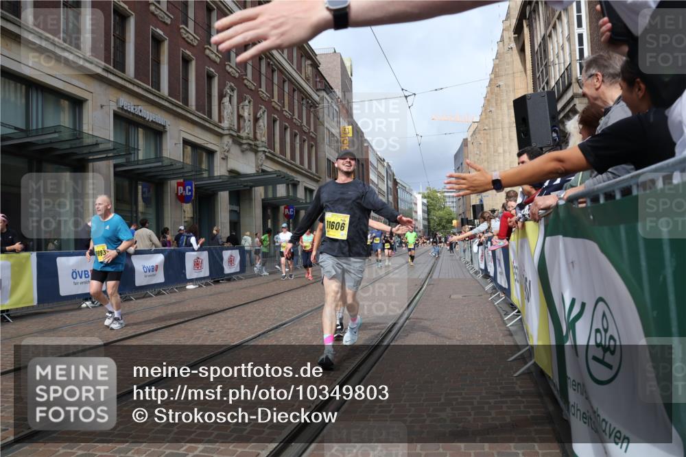 13.09.2026 - 21. swb-Marathon Bremen Strokosch-Dieckow http://msf.ph/oto/10349803 13.09.2026 11:12:49 Ziel 10804, 10893, 11048, 11357, 11606, 11627, 11671, 11832, 12050, 12060, 12393, 12418, 10354, 10483, 10743, 10874, 10875, 10909, 11090, 11657, 11671, 11832, 12234, 12423, 12497 meine-sportfotos.de