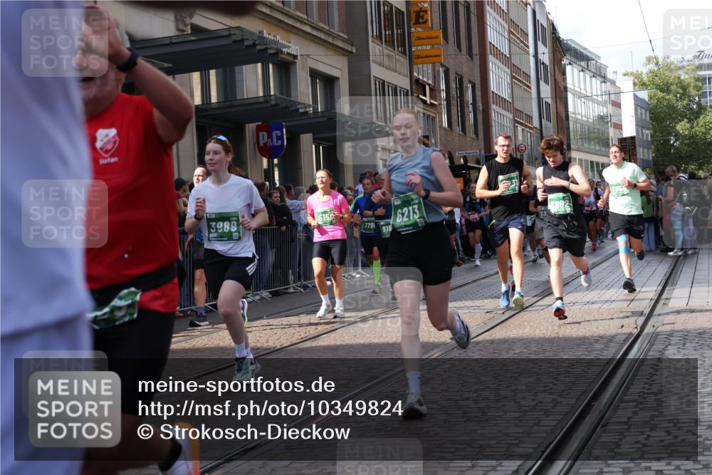 13.09.2026 - 21. swb-Marathon Bremen Strokosch-Dieckow http://msf.ph/oto/10349824 13.09.2026 13:31:28 Ziel 310, 578, 846, 3115, 3205, 3239, 3244, 3278, 3858, 3989, 4030, 4164, 4273, 4692, 4889, 4998, 5158, 5325, 5363, 5426, 5899, 6039, 6062, 6100, 6193, 6213, 6354, 6581, 6602, 7032, 7242, 7260, 7608, 7790, 7941, 7964, 8042, 8048, 8078, 8166, 8205, 8206, 8247, 8364, 8495, 8522, 8970, 9016, 9033, 9188, 9293, 9568, 9785, 9903, 9914, 13151, 13231, 217, 922, 1398, 1600, 1627, 2244, 2602, 2707, 3152, 3343, 3392, 3396, 3579, 3762, 3859, 4258, 4477, 4889, 6039 meine-sportfotos.de