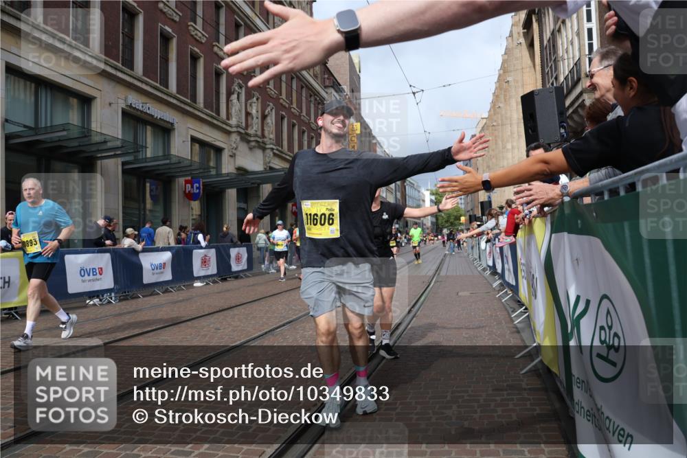 13.09.2026 - 21. swb-Marathon Bremen Strokosch-Dieckow http://msf.ph/oto/10349833 13.09.2026 11:12:50 Ziel 10804, 10893, 11048, 11357, 11606, 11627, 12050, 12060, 12393, 12418, 10354, 10483, 10743, 10874, 10875, 11090, 11657, 11671, 11832, 12234, 12423, 12497 meine-sportfotos.de