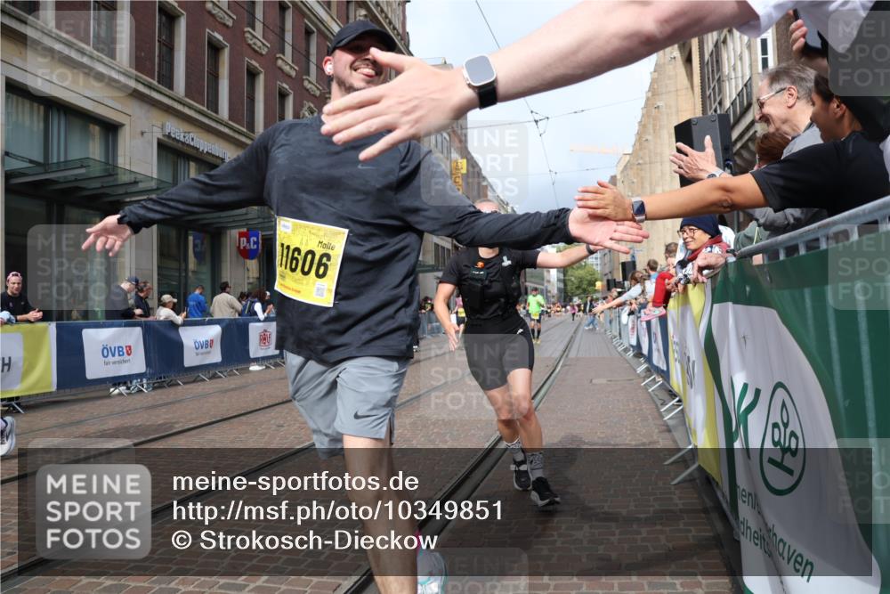13.09.2026 - 21. swb-Marathon Bremen Strokosch-Dieckow http://msf.ph/oto/10349851 13.09.2026 11:12:50 Ziel 10804, 10893, 11048, 11357, 11606, 11627, 12050, 12060, 12393, 12418, 10354, 10483, 10743, 10874, 10875, 11090, 11657, 11671, 11832, 12234, 12423, 12497 meine-sportfotos.de