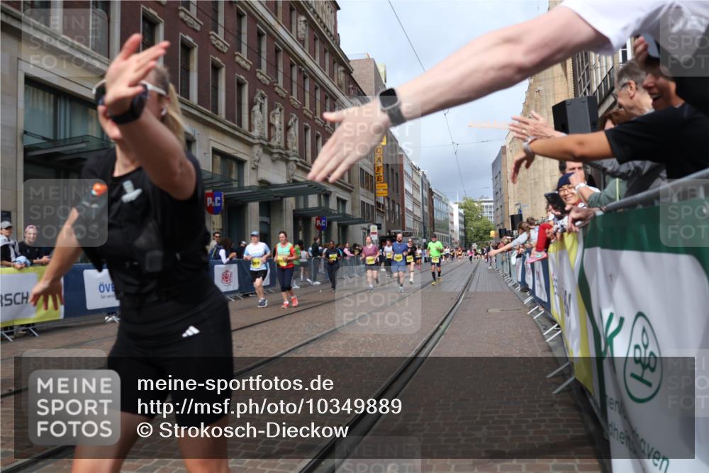 13.09.2026 - 21. swb-Marathon Bremen Strokosch-Dieckow http://msf.ph/oto/10349889 13.09.2026 11:12:51 Ziel 10804, 10893, 11048, 11357, 11606, 11627, 12050, 12060, 12393, 12418, 10354, 10483, 10743, 10874, 10875, 11090, 11657, 11671, 11832, 12234, 12423, 12497 meine-sportfotos.de