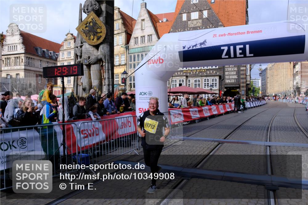 13.09.2026 - 21. swb-Marathon Bremen Tim E. http://msf.ph/oto/10349908 13.09.2026 11:24:36 Ziel 11712 meine-sportfotos.de