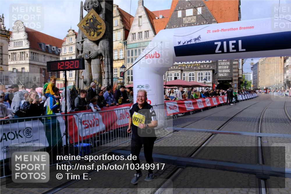 13.09.2026 - 21. swb-Marathon Bremen Tim E. http://msf.ph/oto/10349917 13.09.2026 11:24:36 Ziel 11712 meine-sportfotos.de