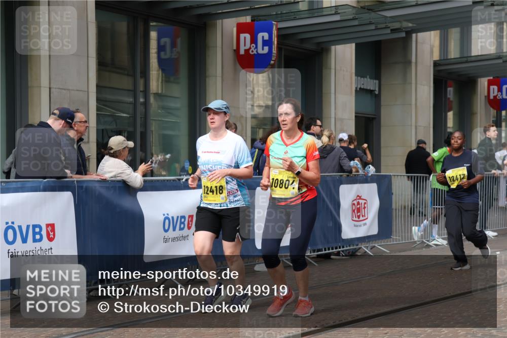 13.09.2026 - 21. swb-Marathon Bremen Strokosch-Dieckow http://msf.ph/oto/10349919 13.09.2026 11:12:52 Ziel 10804, 10893, 11048, 11357, 11606, 11627, 12050, 12060, 12393, 12418, 10354, 10483, 10743, 10874, 10875, 11090, 11657, 11671, 11832, 12234, 12423, 12497 meine-sportfotos.de