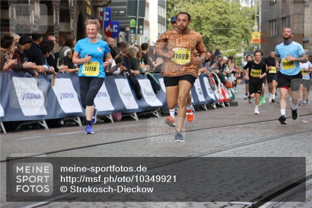 13.09.2026 - 21. swb-Marathon Bremen Strokosch-Dieckow http://msf.ph/oto/10349921 13.09.2026 10:54:24 Ziel 10579, 10708, 10822, 10947, 10996, 11010, 11206, 11290, 11329, 11361, 11765, 11998, 12075, 12244, 12356, 12435, 13531, 10067, 10146, 10410, 10704, 10765, 11039, 11389, 11593, 12038, 12265, 12328, 12467, 13526 meine-sportfotos.de