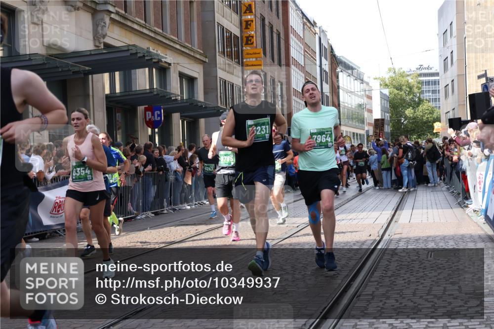 13.09.2026 - 21. swb-Marathon Bremen Strokosch-Dieckow http://msf.ph/oto/10349937 13.09.2026 13:31:31 Ziel 310, 578, 846, 2934, 3115, 3205, 3239, 3244, 3278, 3858, 3946, 3989, 4030, 4164, 4273, 4979, 4998, 5158, 5325, 5363, 5426, 5899, 6062, 6100, 6116, 6193, 6213, 6354, 6581, 6602, 7242, 7260, 7608, 7790, 7941, 7964, 8042, 8048, 8078, 8166, 8205, 8206, 8247, 8364, 8610, 8970, 9016, 9033, 9188, 9568, 9785, 9903, 9914, 13151, 13231, 217, 922, 1398, 1600, 1627, 2244, 2602, 2707, 3152, 3343, 3392, 3396, 3579, 3762, 3859, 4258, 4273, 4477, 4692, 4889, 6039, 6581, 7032, 8042, 8205 meine-sportfotos.de