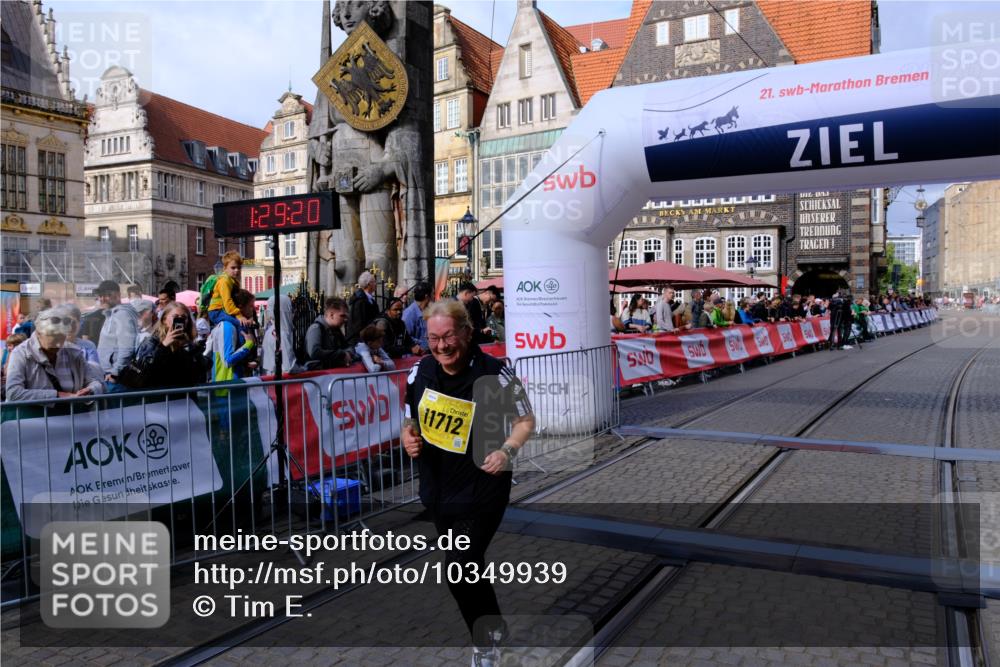 13.09.2026 - 21. swb-Marathon Bremen Tim E. http://msf.ph/oto/10349939 13.09.2026 11:24:37 Ziel 11712 meine-sportfotos.de