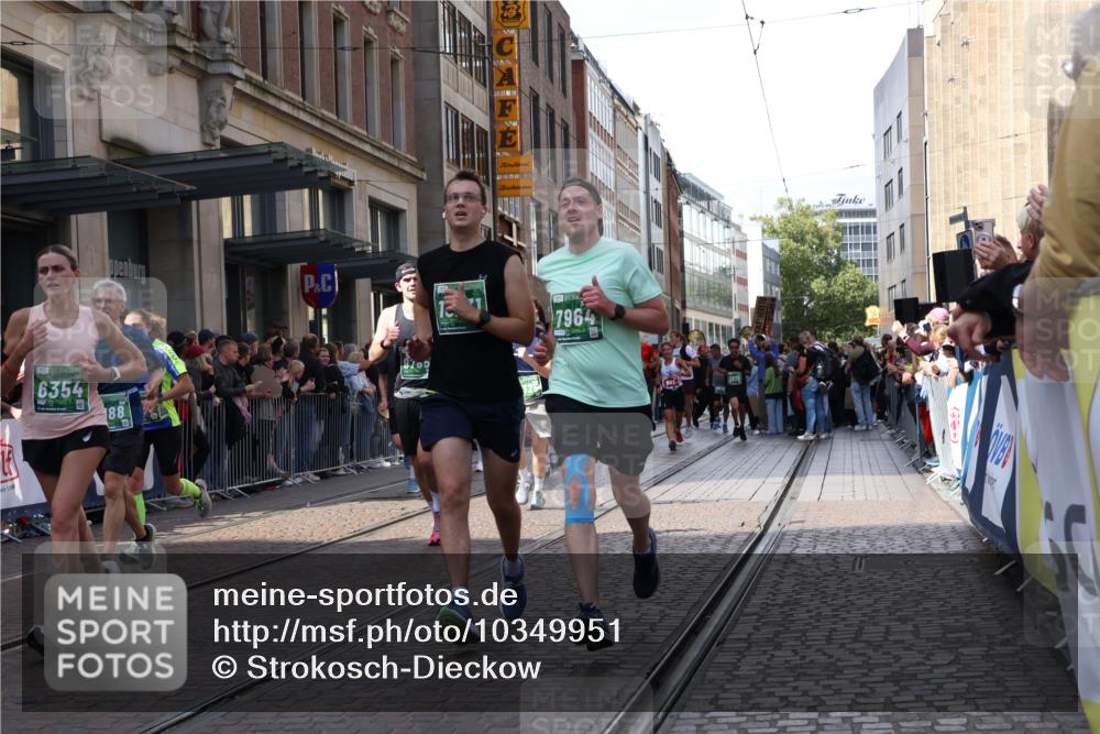 13.09.2026 - 21. swb-Marathon Bremen Strokosch-Dieckow http://msf.ph/oto/10349951 13.09.2026 13:31:31 Ziel 310, 578, 846, 2934, 3115, 3205, 3239, 3244, 3278, 3858, 3946, 3989, 4030, 4164, 4273, 4979, 4998, 5158, 5325, 5363, 5426, 5899, 6062, 6100, 6116, 6193, 6213, 6354, 6581, 6602, 7242, 7260, 7608, 7790, 7941, 7964, 8042, 8048, 8078, 8166, 8205, 8206, 8247, 8364, 8610, 8970, 9016, 9033, 9188, 9568, 9785, 9903, 9914, 13151, 13231, 217, 922, 1398, 1600, 1627, 2244, 2602, 2707, 3152, 3343, 3392, 3396, 3579, 3762, 3859, 4258, 4273, 4477, 4692, 4889, 6039, 6581, 7032, 8042, 8205 meine-sportfotos.de
