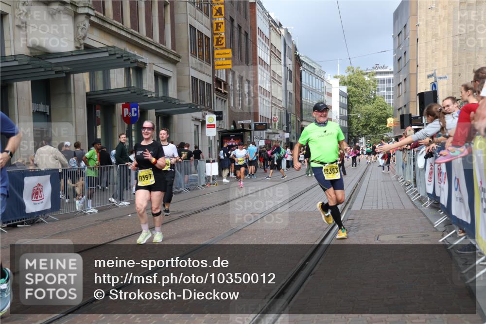 13.09.2026 - 21. swb-Marathon Bremen Strokosch-Dieckow http://msf.ph/oto/10350012 13.09.2026 11:12:55 Ziel 10804, 10893, 11048, 11357, 11627, 11670, 12060, 12393, 12418, 10354, 10483, 10743, 10874, 10875, 11606, 11657, 11671, 11832, 12050, 12234, 12423, 12497 meine-sportfotos.de