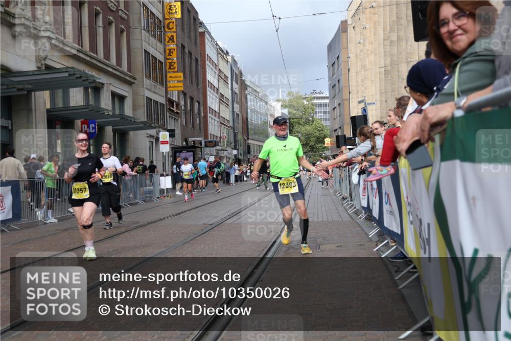 13.09.2026 - 21. swb-Marathon Bremen Strokosch-Dieckow http://msf.ph/oto/10350026 13.09.2026 11:12:55 Ziel 10804, 10893, 11048, 11357, 11627, 11670, 12060, 12393, 12418, 10354, 10483, 10743, 10874, 10875, 11606, 11657, 11671, 11832, 12050, 12234, 12423, 12497 meine-sportfotos.de