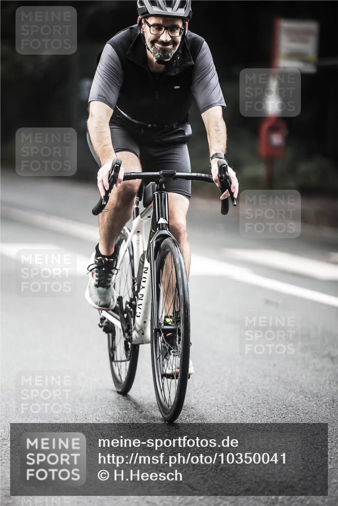 13.09.2026 - Stadtparktriathlon H.Heesch http://msf.ph/oto/10350041 13.09.2026 11:02:20 Radfahren 591, 610 meine-sportfotos.de
