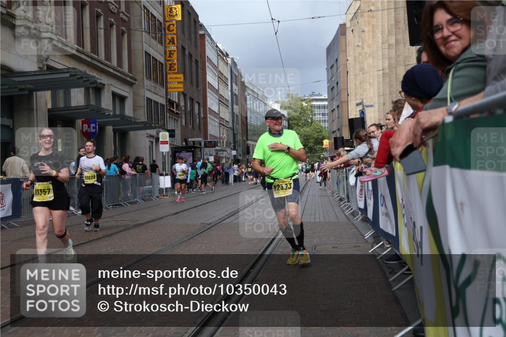13.09.2026 - 21. swb-Marathon Bremen Strokosch-Dieckow http://msf.ph/oto/10350043 13.09.2026 11:12:56 Ziel 10804, 10893, 11048, 11357, 11627, 11670, 12060, 12393, 12418, 12521, 10354, 10483, 10743, 10874, 10875, 10893, 11606, 11627, 11657, 11671, 11832, 12050, 12060, 12234, 12423, 12497 meine-sportfotos.de